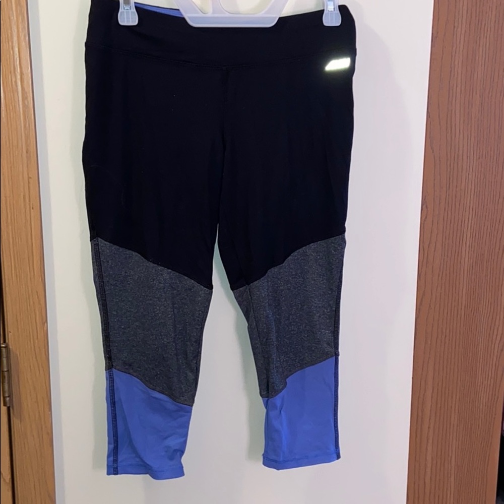 M Avia Size M crop leggings